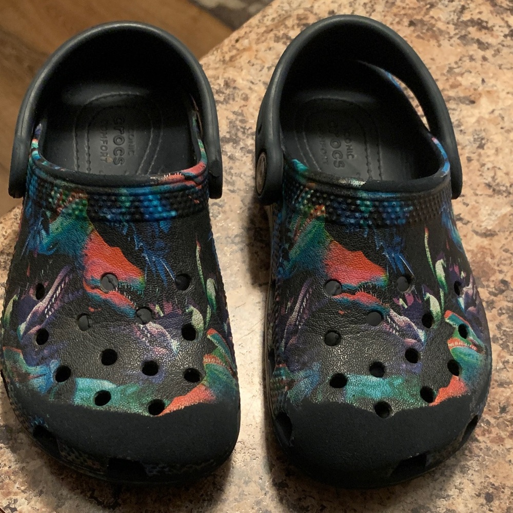 CROCS Kids Black Clogs with Multicolor Splash Pattern Size C 10